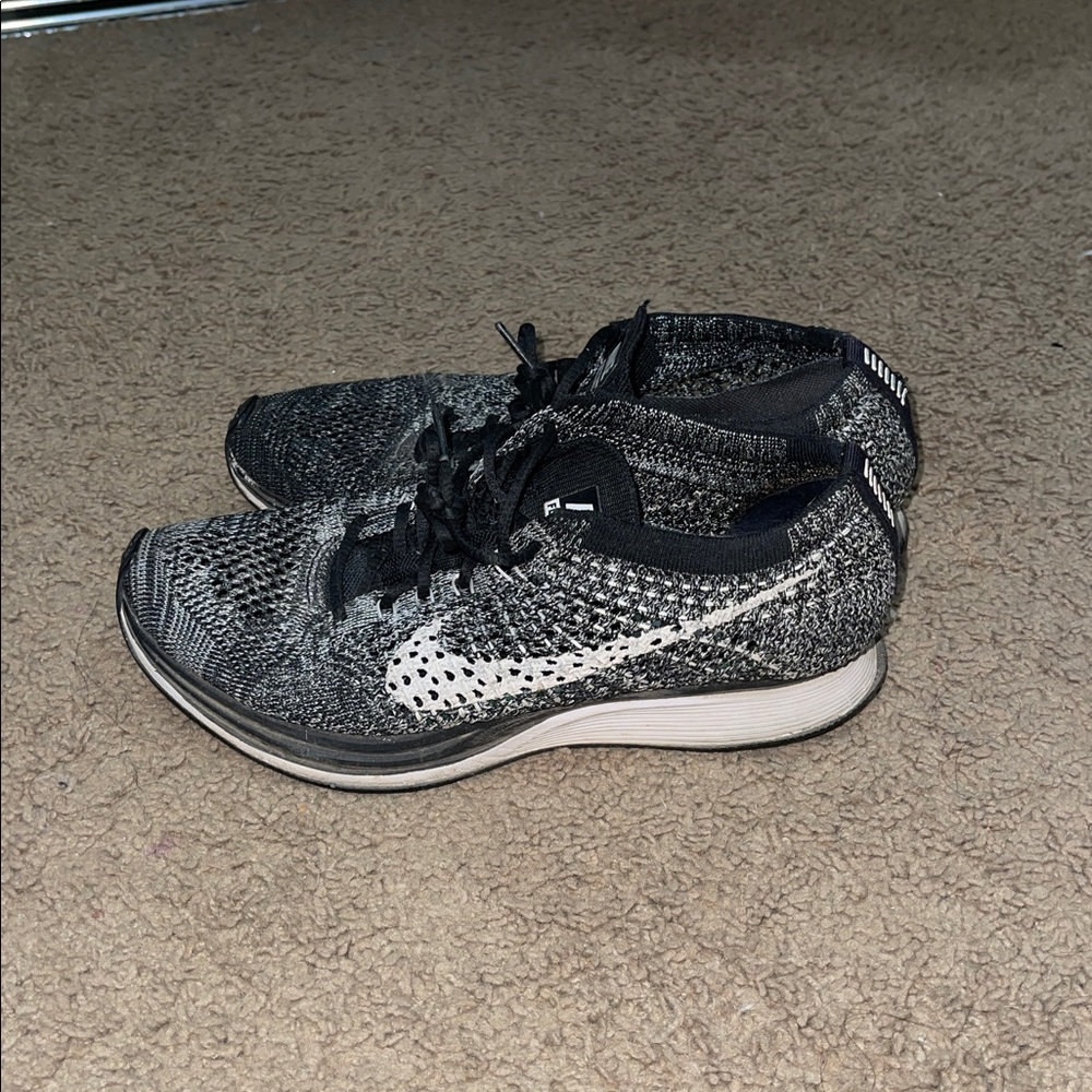 Nike Flyknit Racer Oreo - Picture 3 of 5